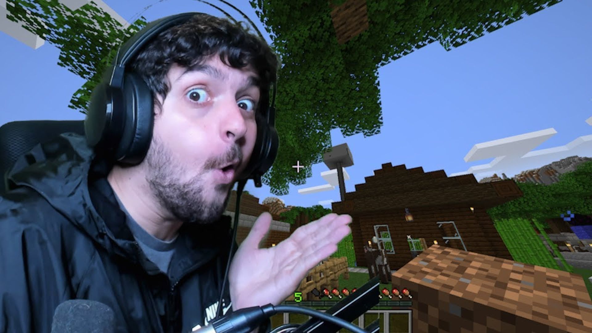 A imagem de Monark jogando Minecraft