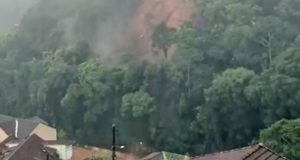 Petrópolis: Queda de barreira provocou um tsunami no Rio Quitandinha