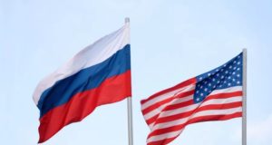Bandeiras de Rússia e EUA