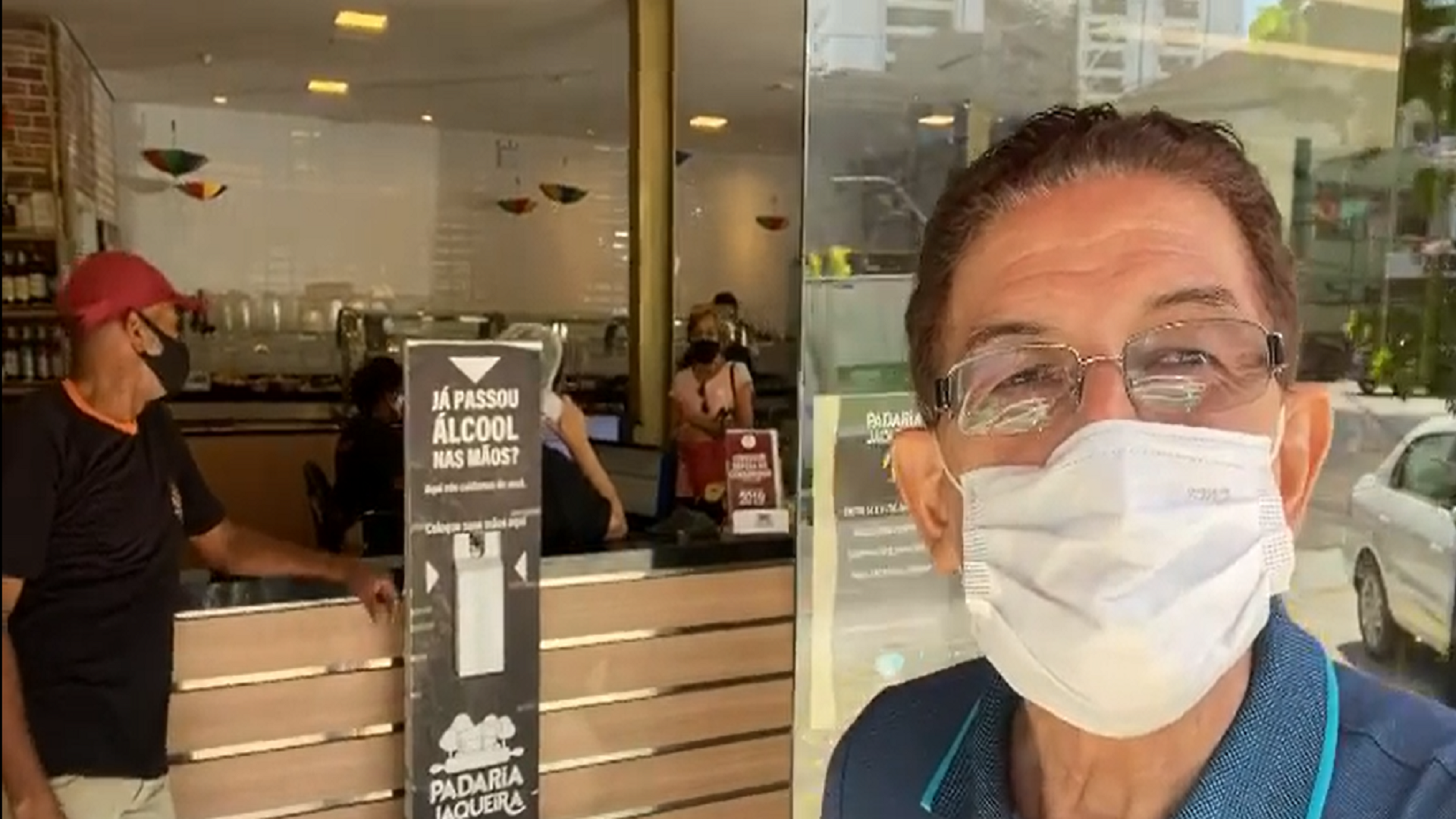Médico é expulso de padaria