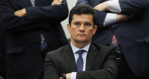 Sergio Moro de braços cruzados: Sergio Moro é detonado pela Polícia Federal