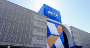 Fachada da sede da Caixa Econômica Federal.