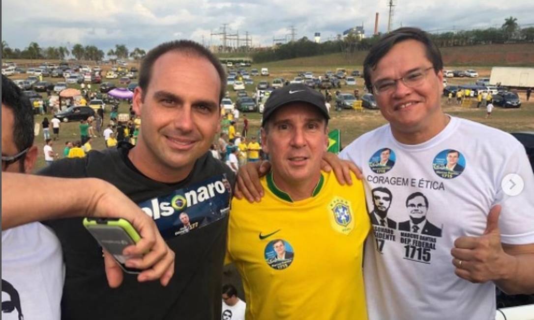 O auditor João José Tafner (ao centro), com Eduardo Bolsonaro (PSL-SP), em 2018. Foto: Reprodução/Instagram