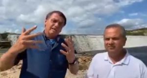 Bolsonaro e Rogério Marinho nesta quarta na Barragem de Oiticica, em Jucurutu (RN). Imagem: Reprodução
