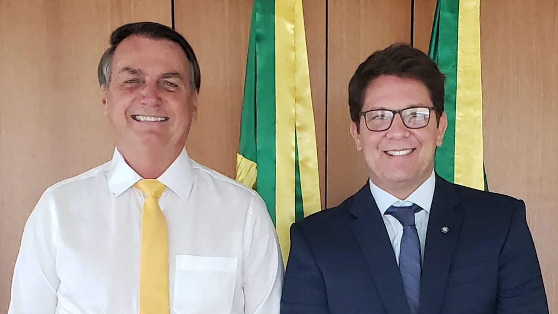 A imagem de Jair Bolsonaro e Mario Frias