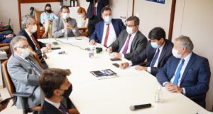 O deputado federal Marcelo Ramos em reunião