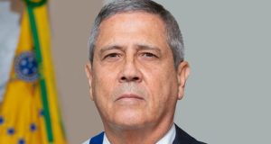 Substituto de Braga Netto não é subserviente a Bolsonaro, dizem aliados