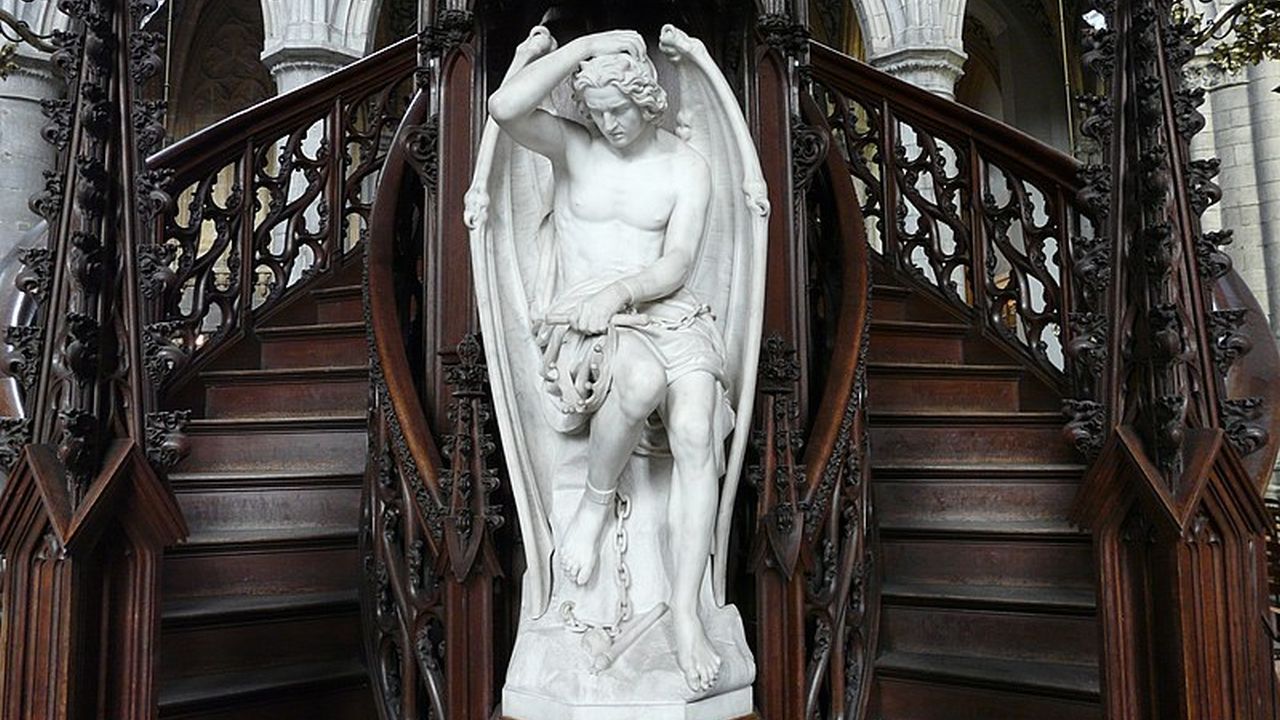 A imagem da estátua de Lúcifer