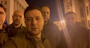 Zelensky aparece em VÍDEO para provar que está em Kiev