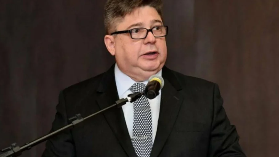 Ministro da censura recebeu medalha de Bolsonaro
