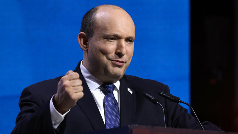 Foto do primeiro-ministro de Israel, Naftali Bennett, discursando; ele deu conselho a Zelensky