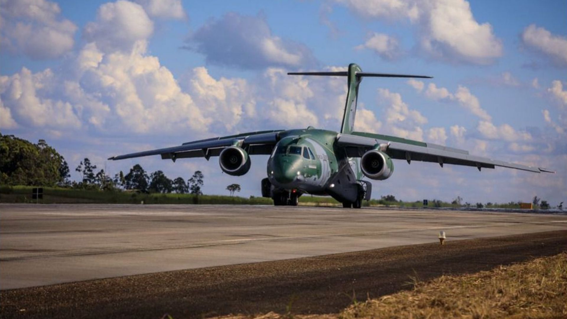 VÍDEO - Guerra da Ucrânia: Avião da FAB com brasileiros resgatados pousa em Brasília