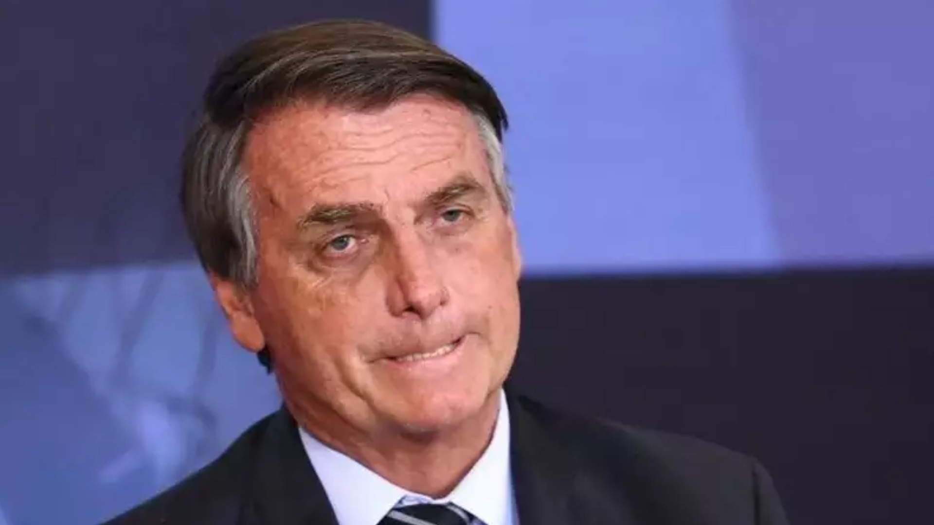 Bolsonaro com cara de lamento