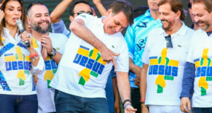 Jair Bolsonaro com religiosos