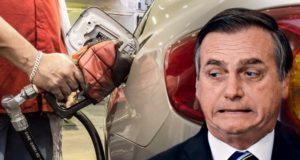 Bolsonaro chateado, em montagem com um carro sendo abastecido com combustível