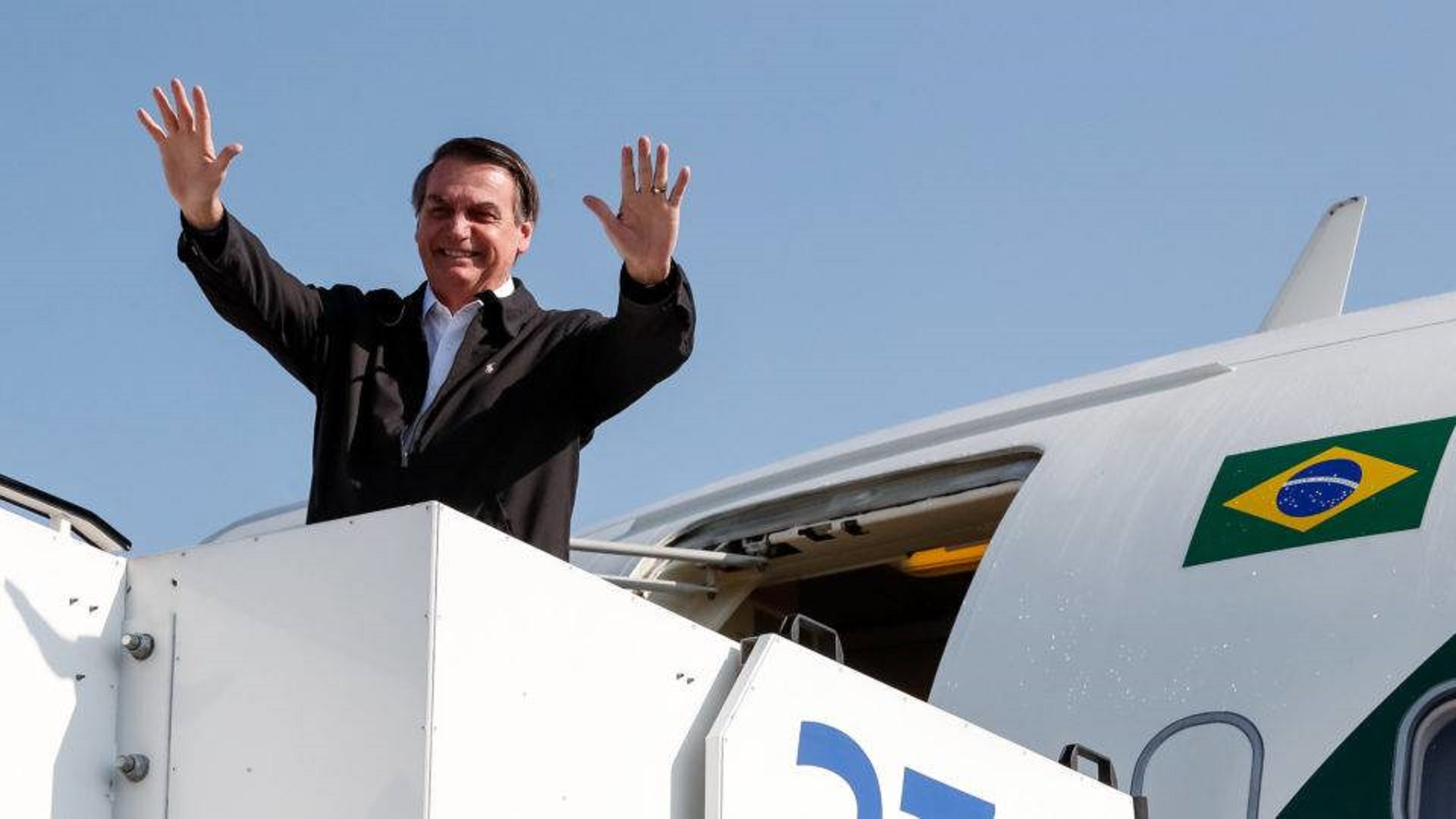 Governo Bolsonaro gastou milhões em comidas de avião