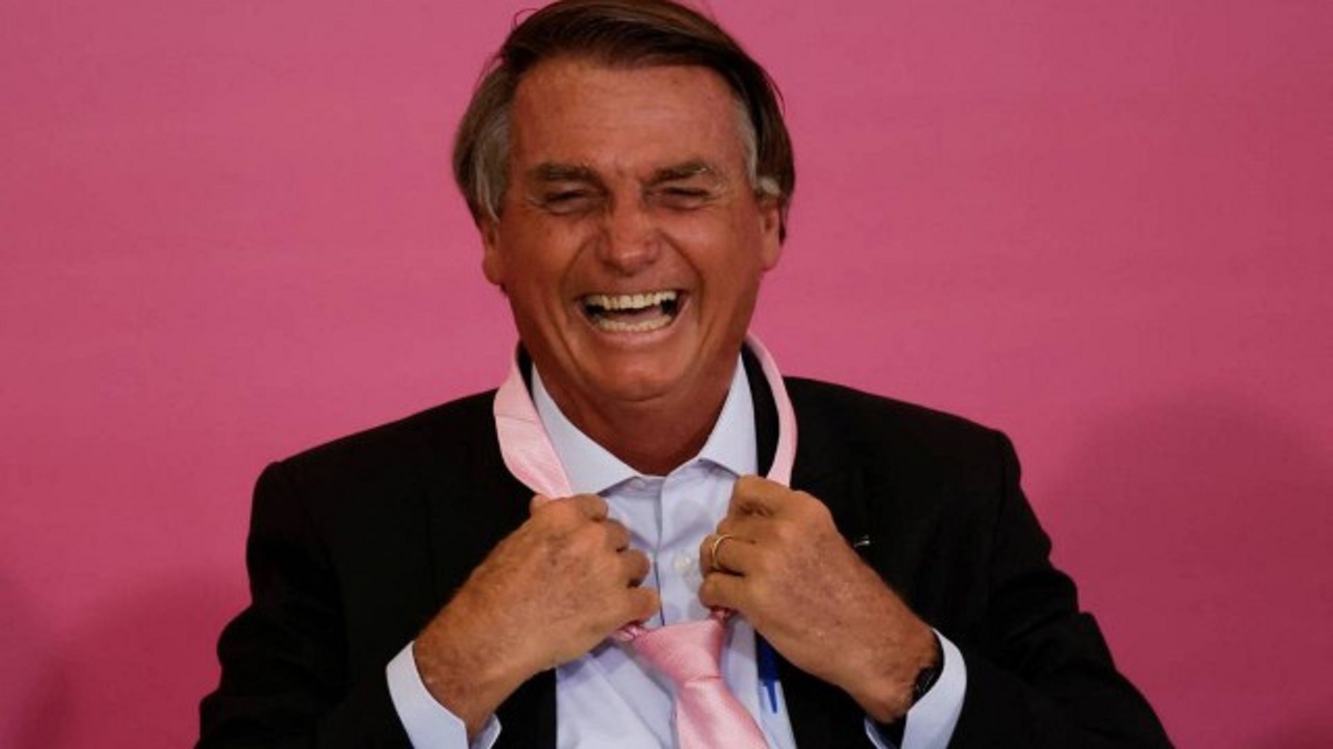 Governo Bolsonaro gasta milhões em cartão corporativo