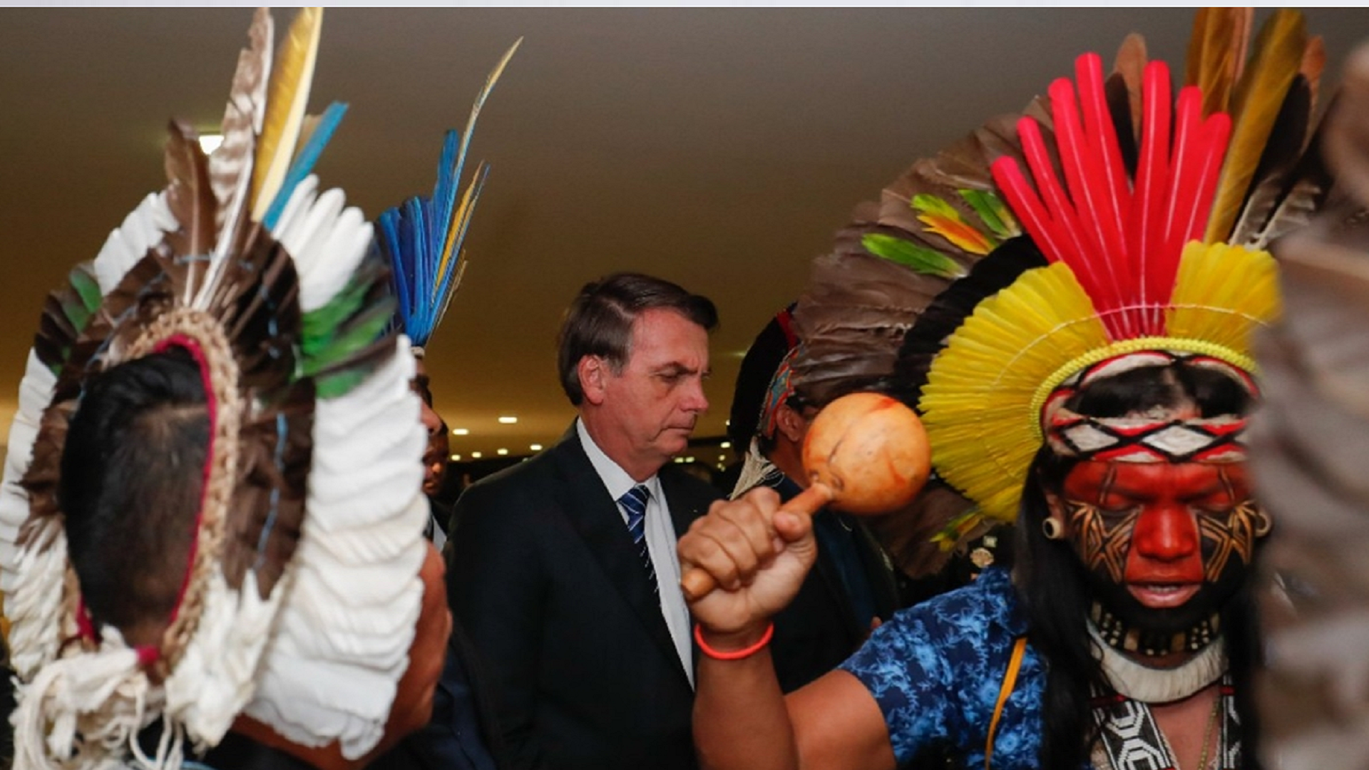 "Já são quase como nós”, diz Bolsonaro ao defender destruição de terras indígenas