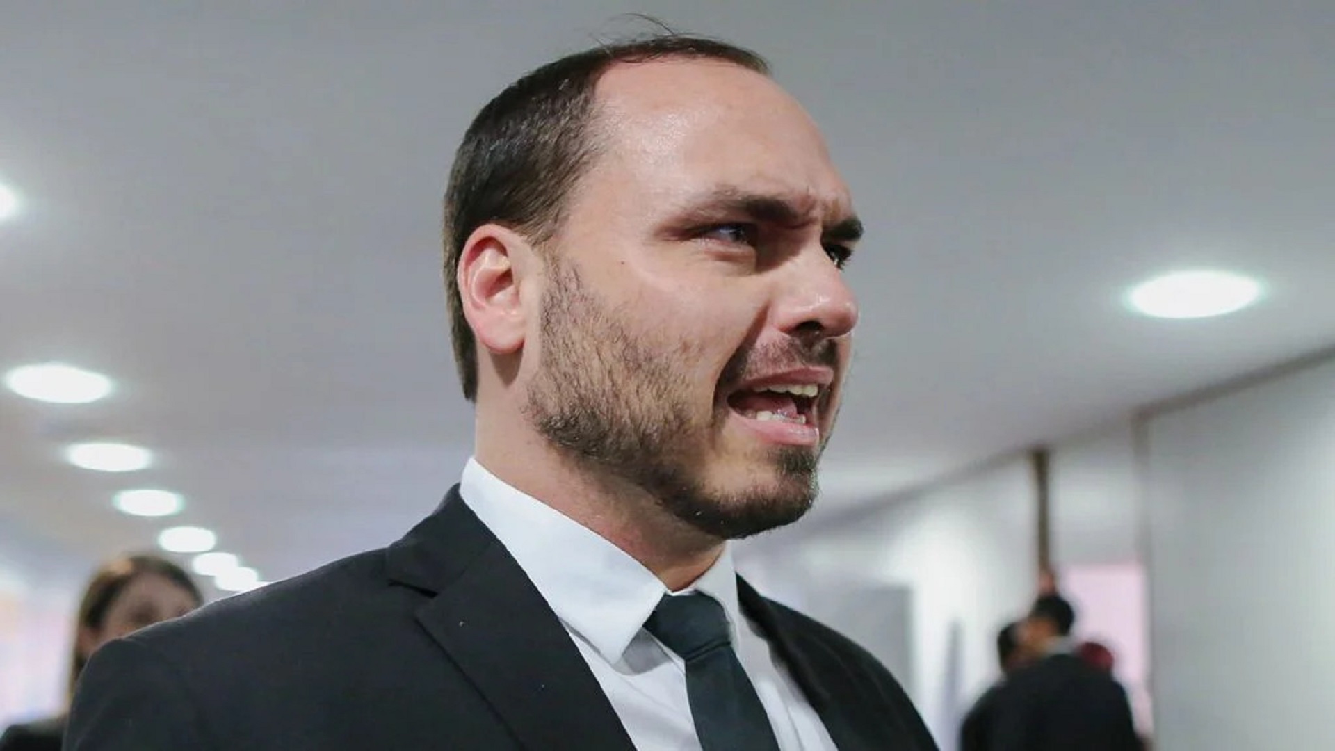 Carluxo dá chilique após Moraes bloquear Telegram