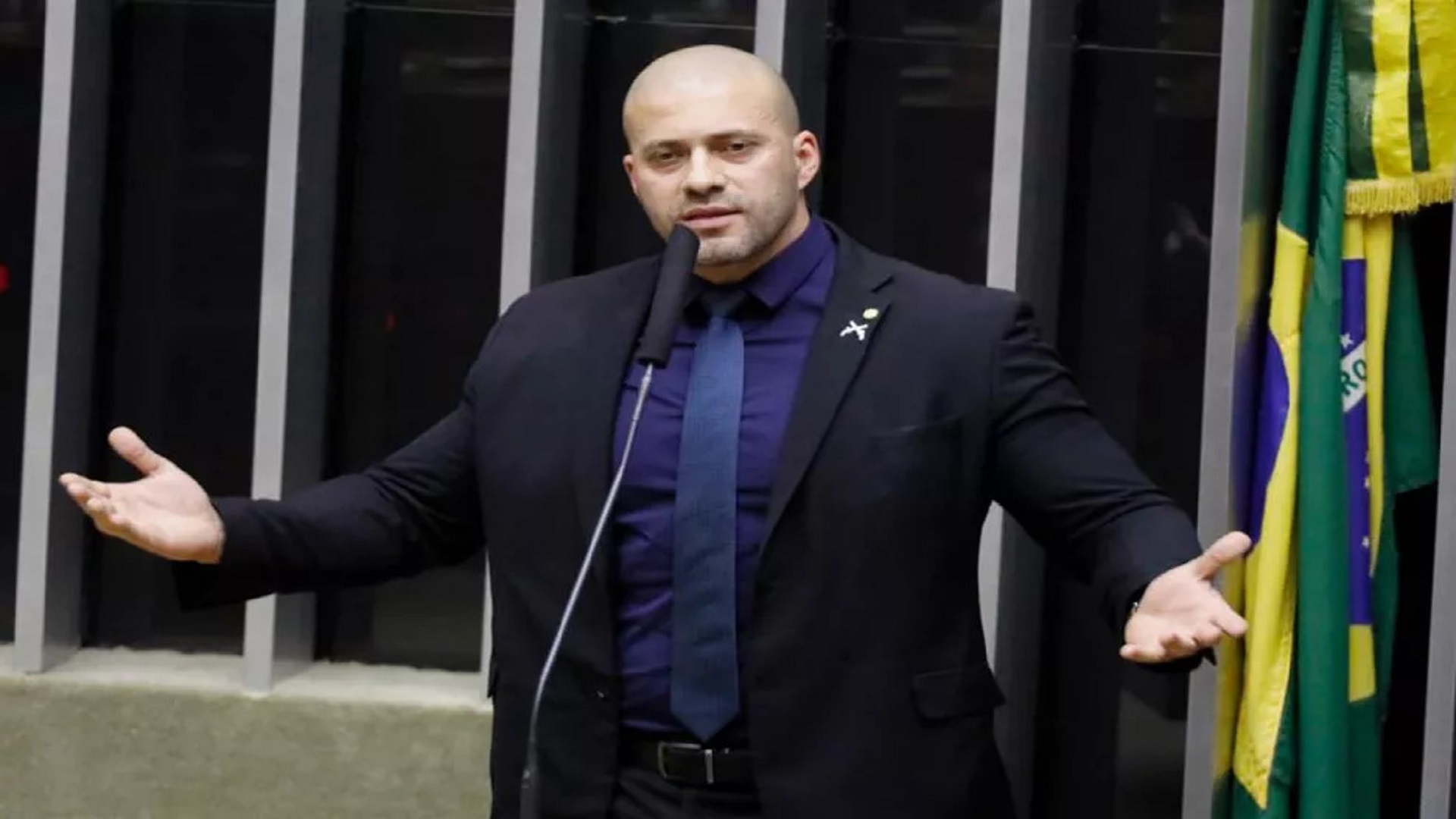 Daniel Silveira diz que não desobedece ordem judicial