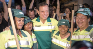 Doria com trabalhadores