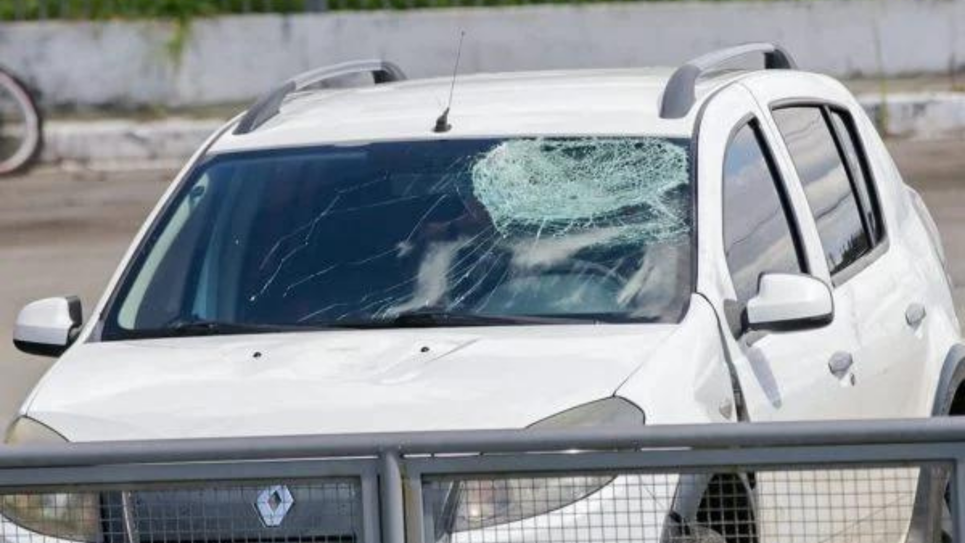 Carro em que esposa de personal o traiu com sem-teto