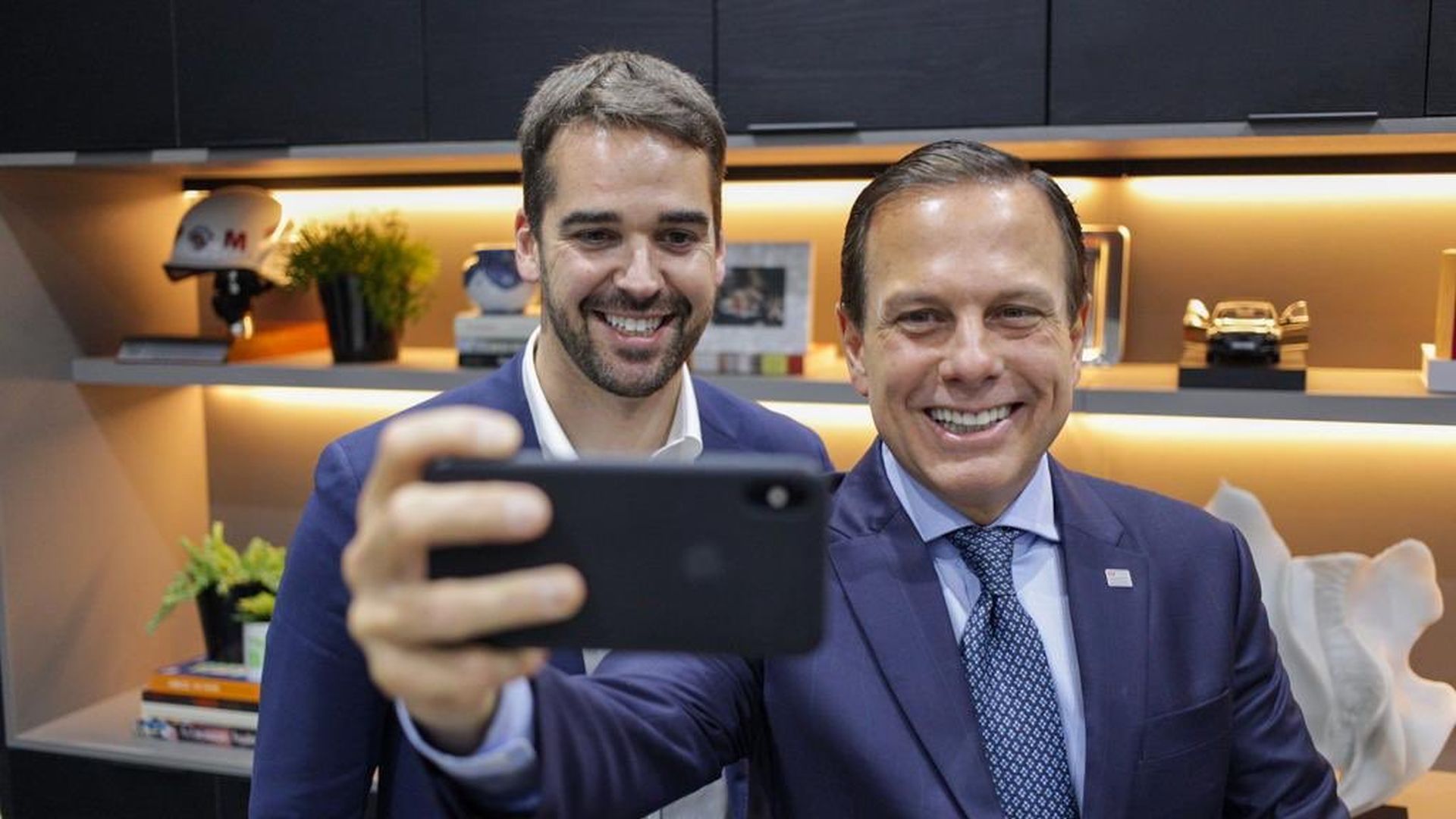 Eduardo Leite (esquerda) e João Doria (direita) polarizaram a disputa, que também teve Arthur Virgílio como candidato