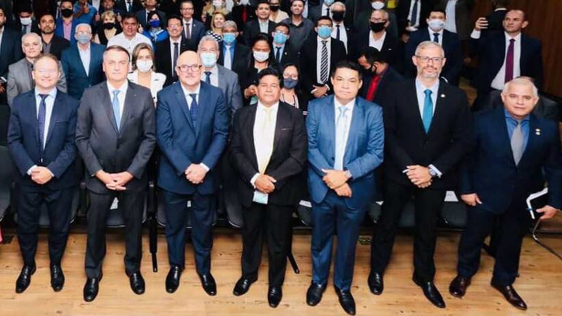 Presidente Jair Bolsonaro (PL) participa de evento no MEC, em fevereiro de 2021, com ministro Milton Ribeiro e, ao lado dele, os pastores Gilmar Santos e Arilton Moura