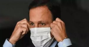 Governo de SP desobriga uso de máscaras