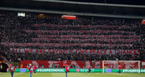 Torcida do time de futebol Estrela Vermelha