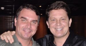 Flávio Bolsonaro e Mário Frias