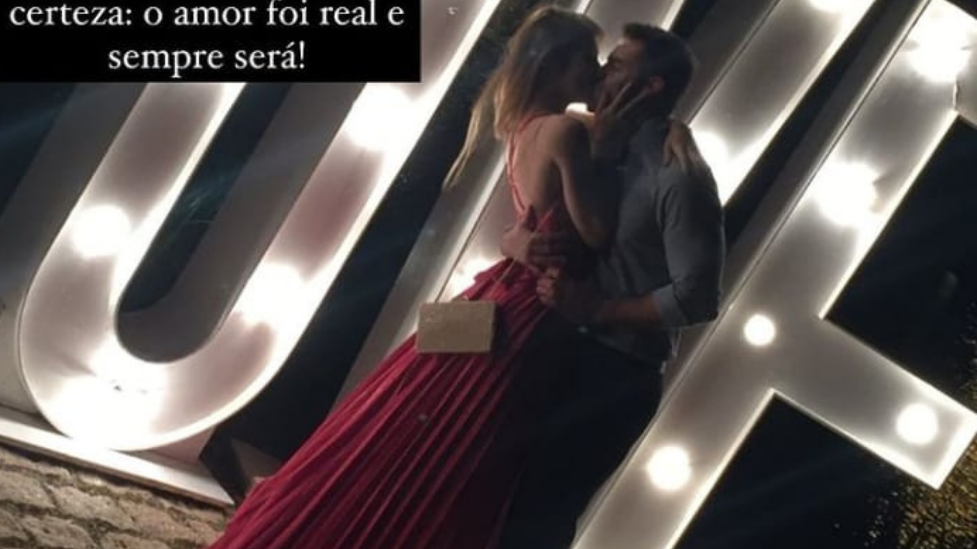 Namoro de Mamãe Falei chega ao fim após áudios sobre ucranianas. Ele aparece beijando a namorada em uma foto no Instagram.