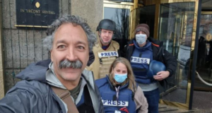 Fox News confirma morte de dois jornalistas na Ucrânia. Selfie dos jornalistas no país antes do acidente.