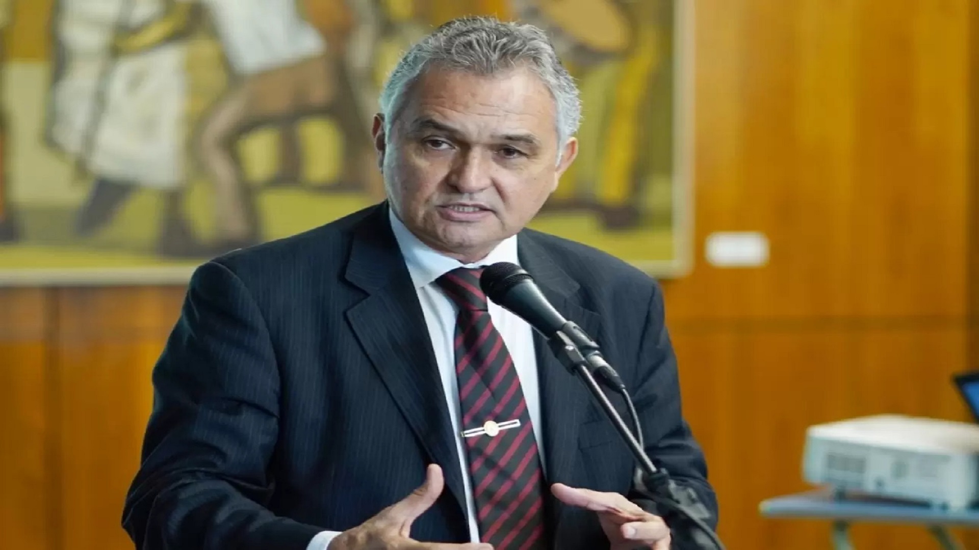 Deputado bolsonarista confirma ter cometido 'infração de trânsito'