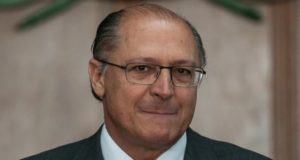 Alckmin negocia com PV