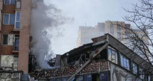 Escombros de edifício ucraniano