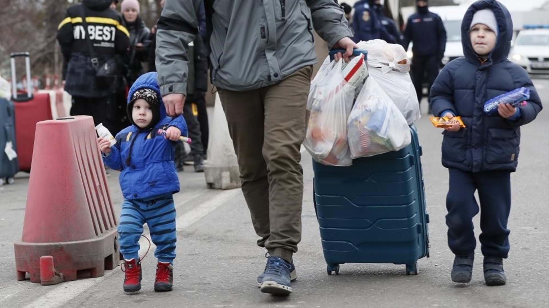 Invasão russa à Ucrânia já deixa mais de 800 mil refugiados. Foto de refugiados ucranianos./ Foto: Reprodução.