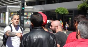 Militantes do MBL e PCO