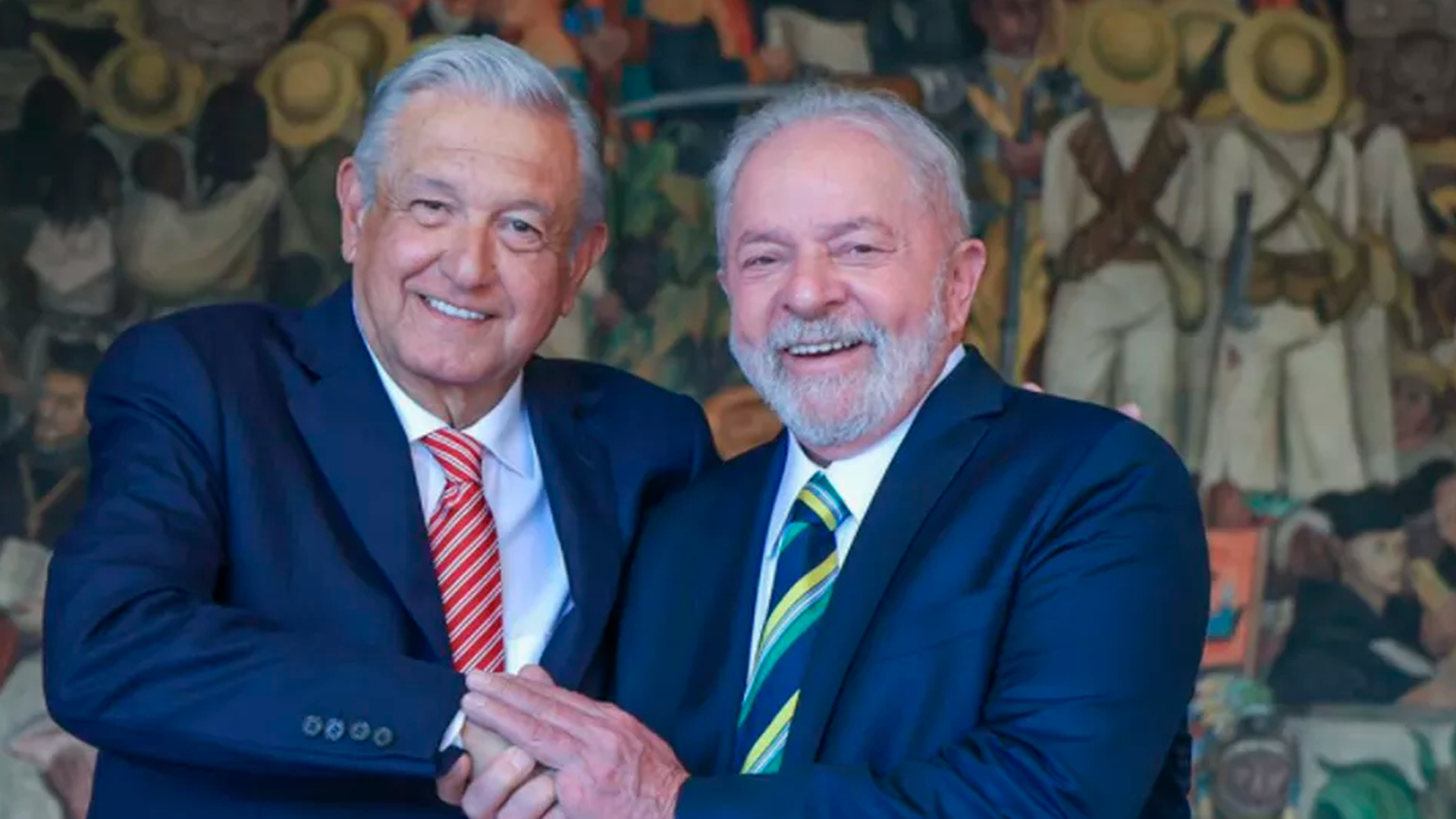 Ex-presidente Lula ao lado de André Manuel López Obrador, presidente do México