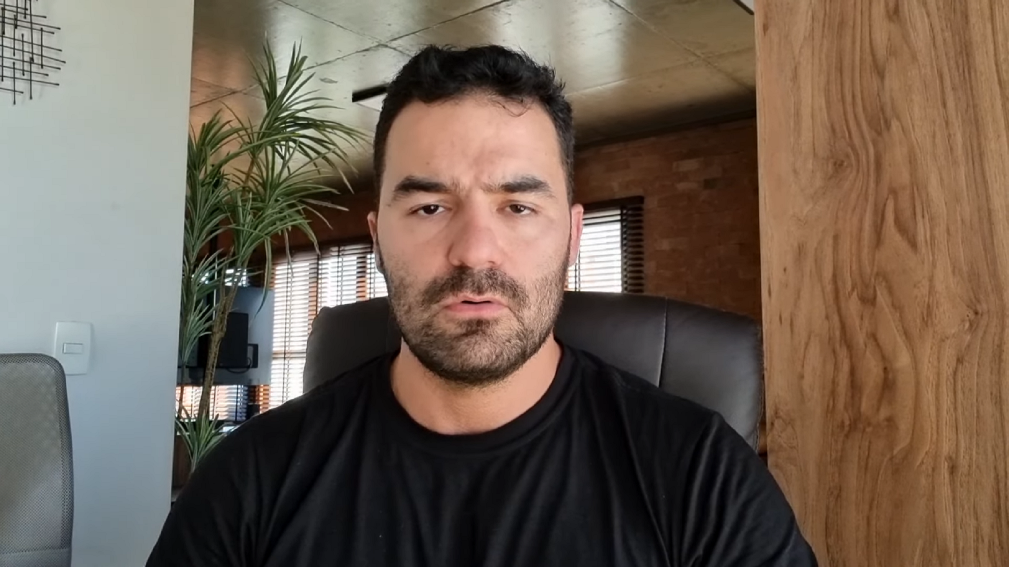 Mamãe Falei grava vídeo para falar sobre áudios