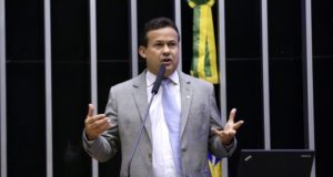 Deputado bolsonarista repete Mamãe Falei e faz "piada" sexista com ucranianas