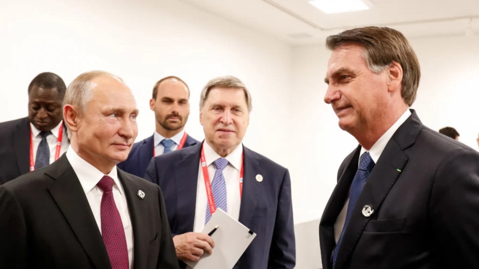 Vladimir Putin e Jair Bolsonaro; brasileiros apoiam Ucrânia