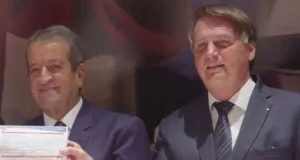 Flávio Bolsonaro, Valdemar Costa Neto e Jair Bolsonaro