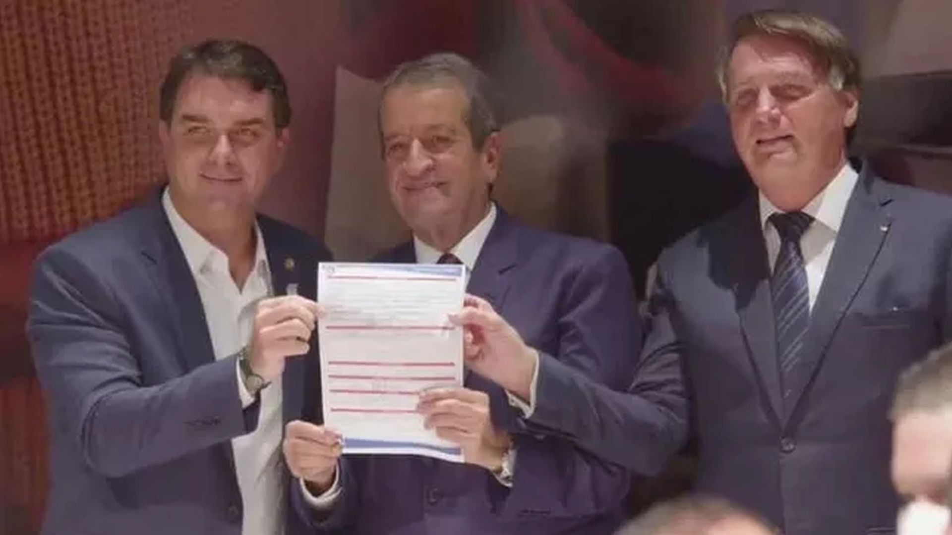 Flávio Bolsonaro, Valdemar Costa Neto e Jair Bolsonaro