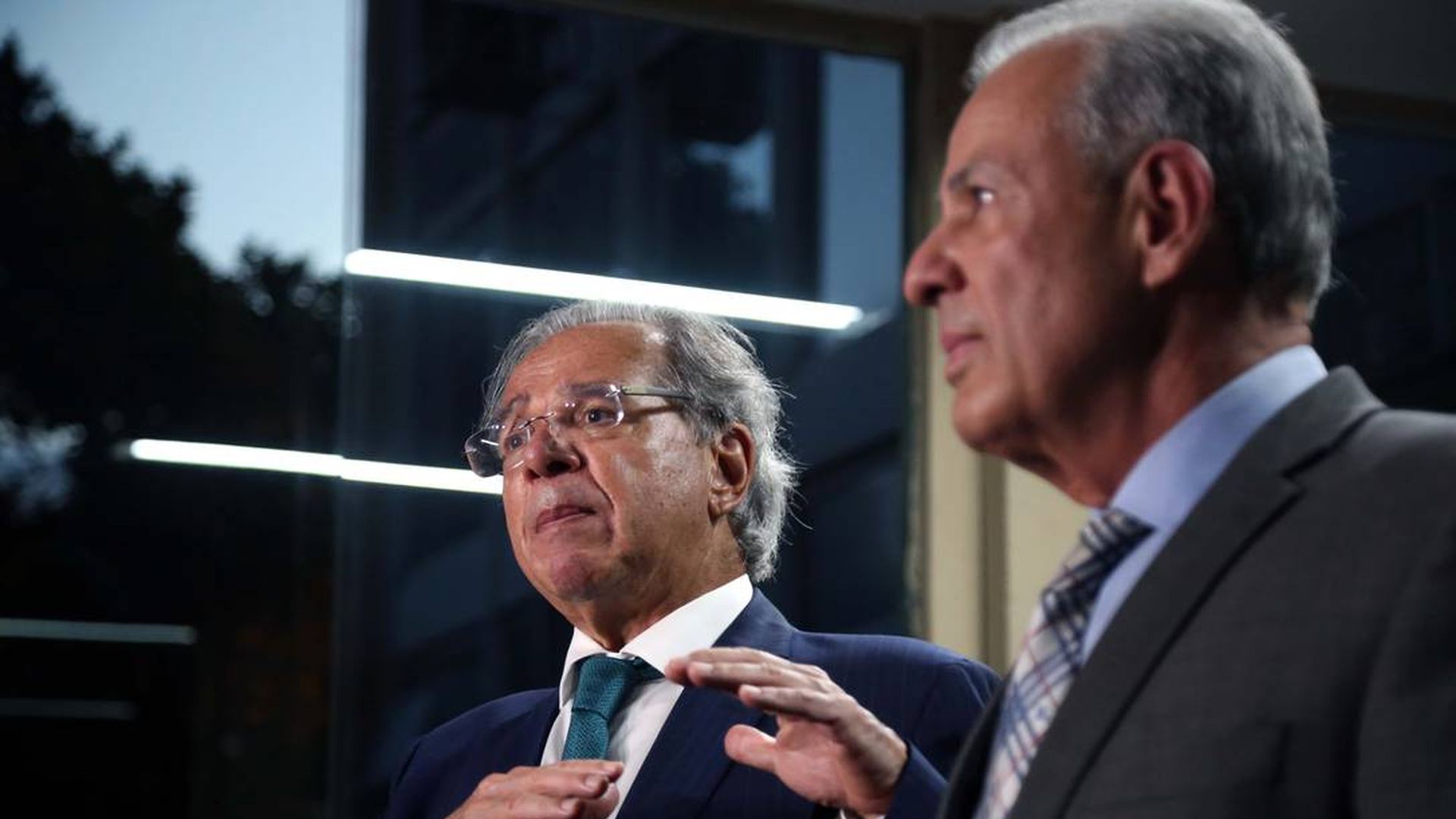 O ministro da Economia, Paulo Guedes, com o ministro de Minas e Energia, Bento Albuquerque