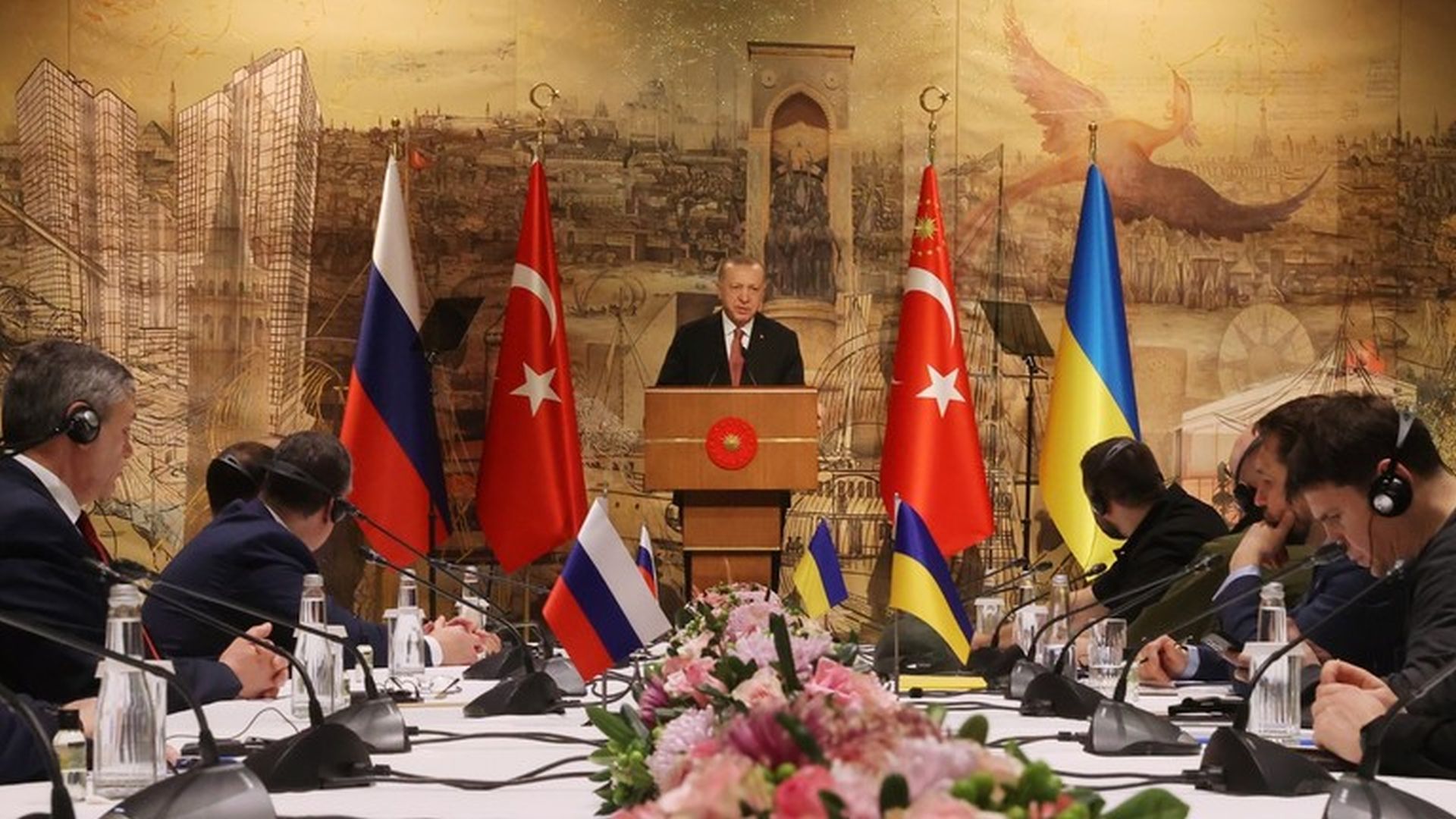 Turkish President Recep Tayyip Erdogan greets Russian and Ukrainian negotiators in Istanbul, Turkey, March 29, 2022