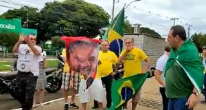 Toalha de Lula queimada