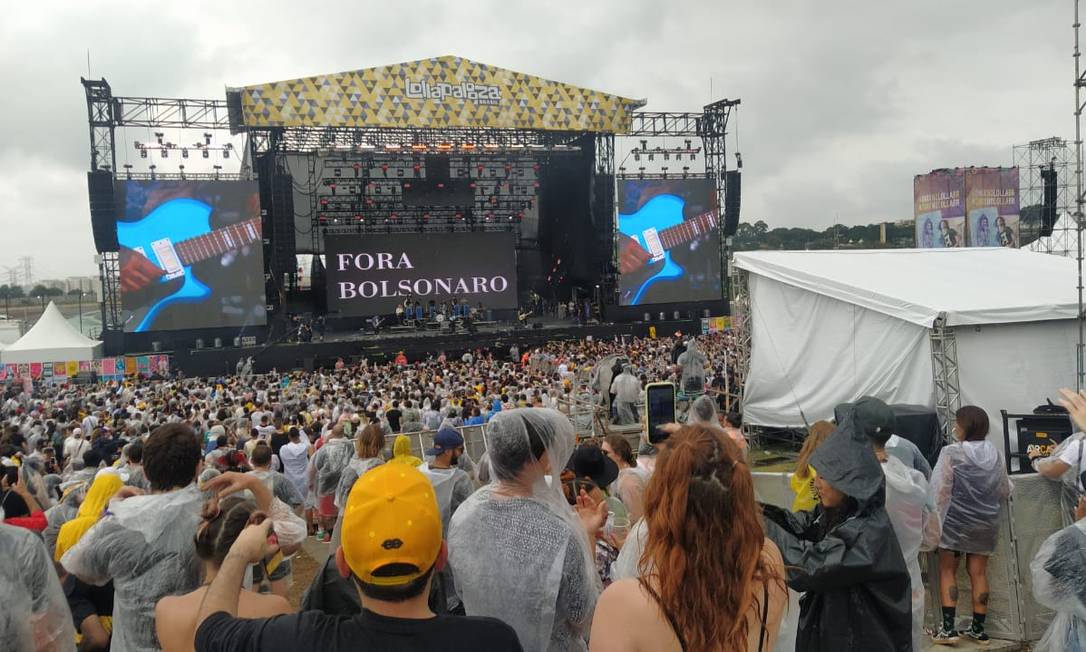 "Fora Bolsonaro" no palco do Lollapalooza