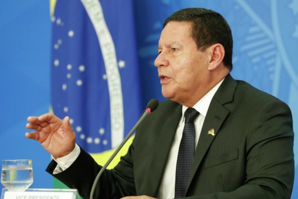 Mourão em discurso