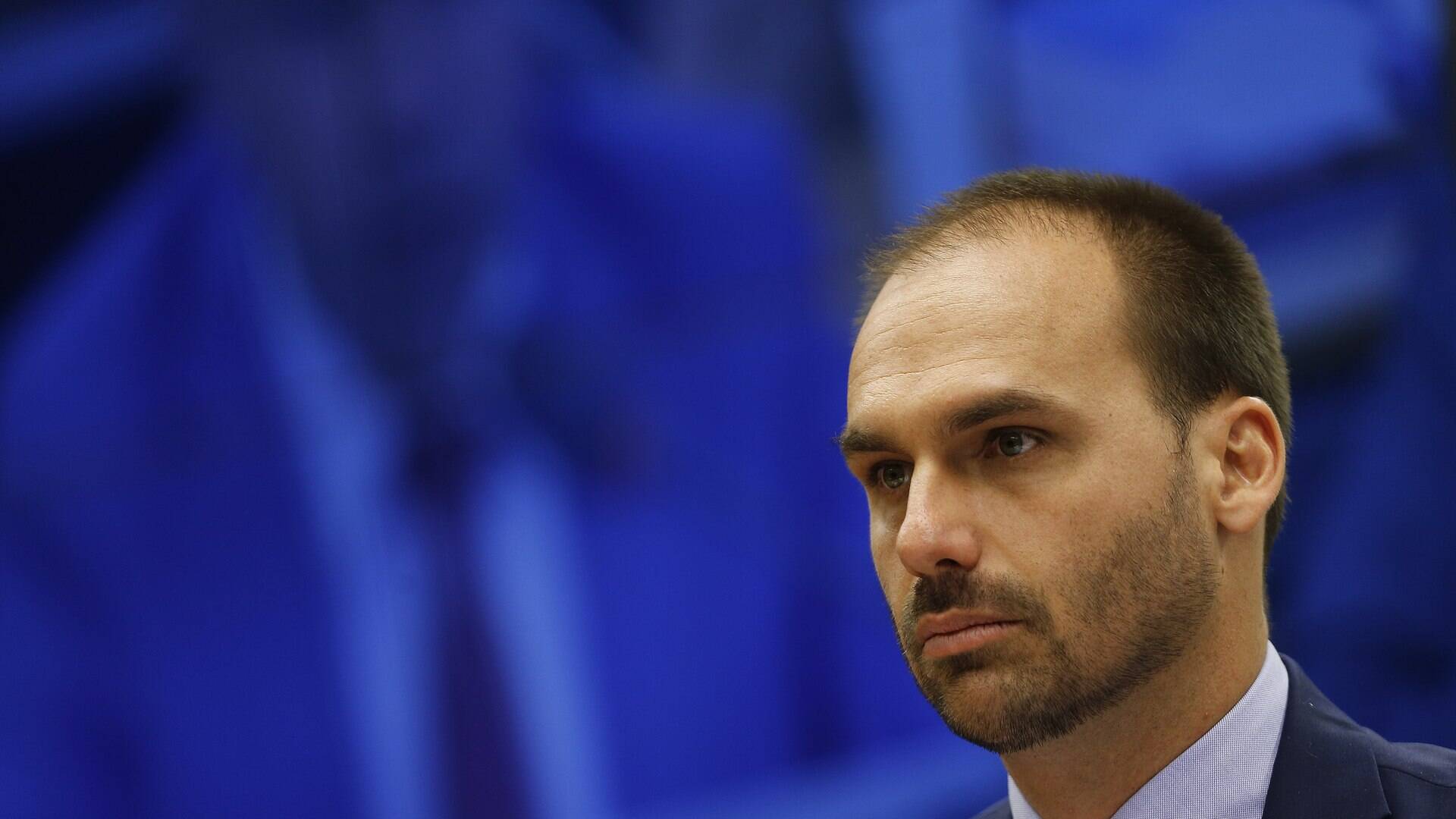 Eduardo Bolsonaro debocha de tortura sofrida por Miriam Leitão